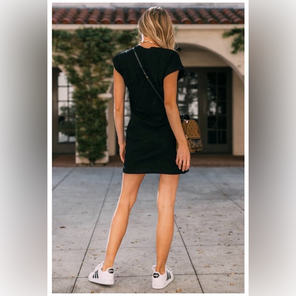 Amaryllis Thalia T-Shirt Dress - Picture 2 of 5